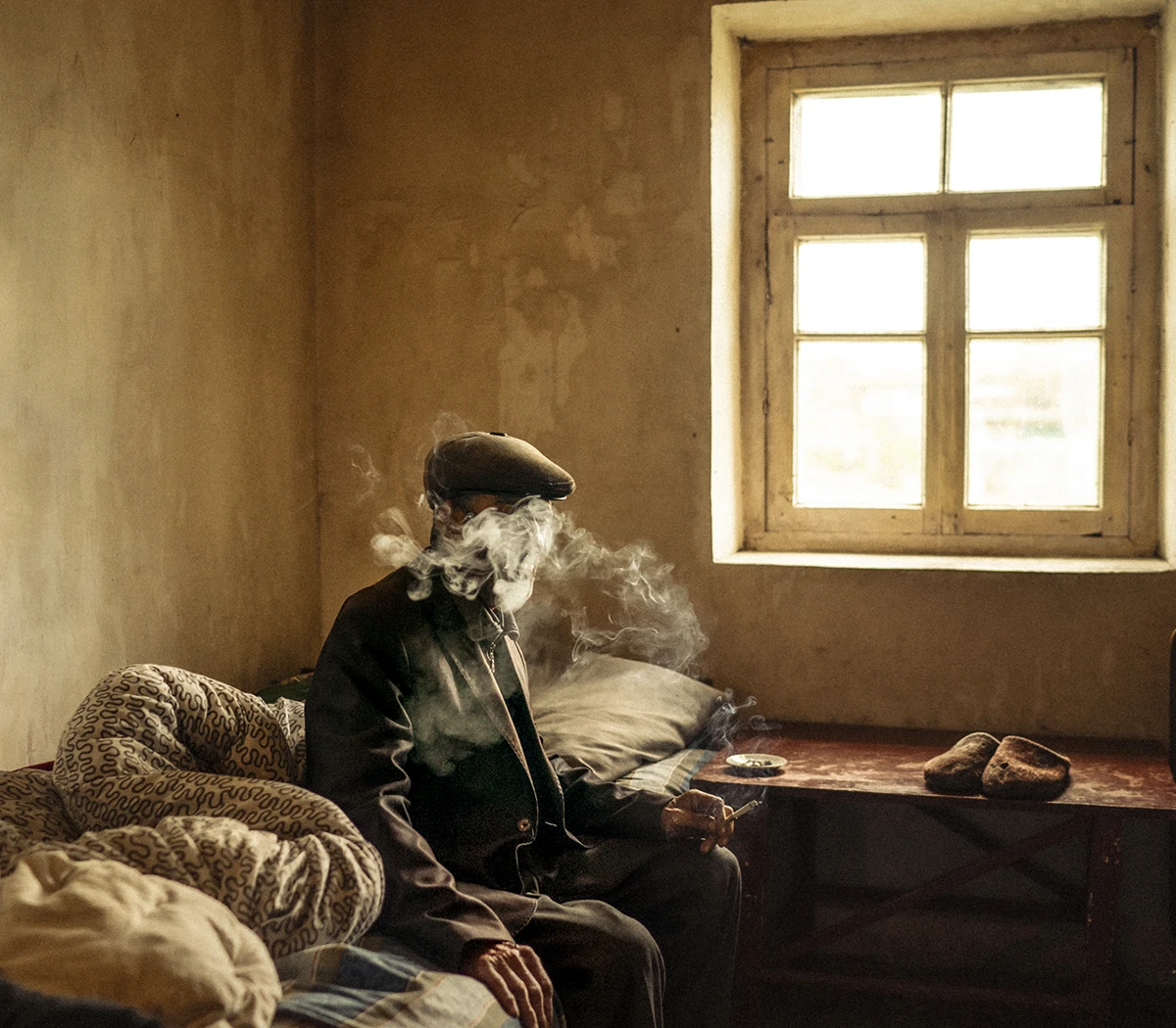 Photographer reviewing work with Hossein Fardinfard
